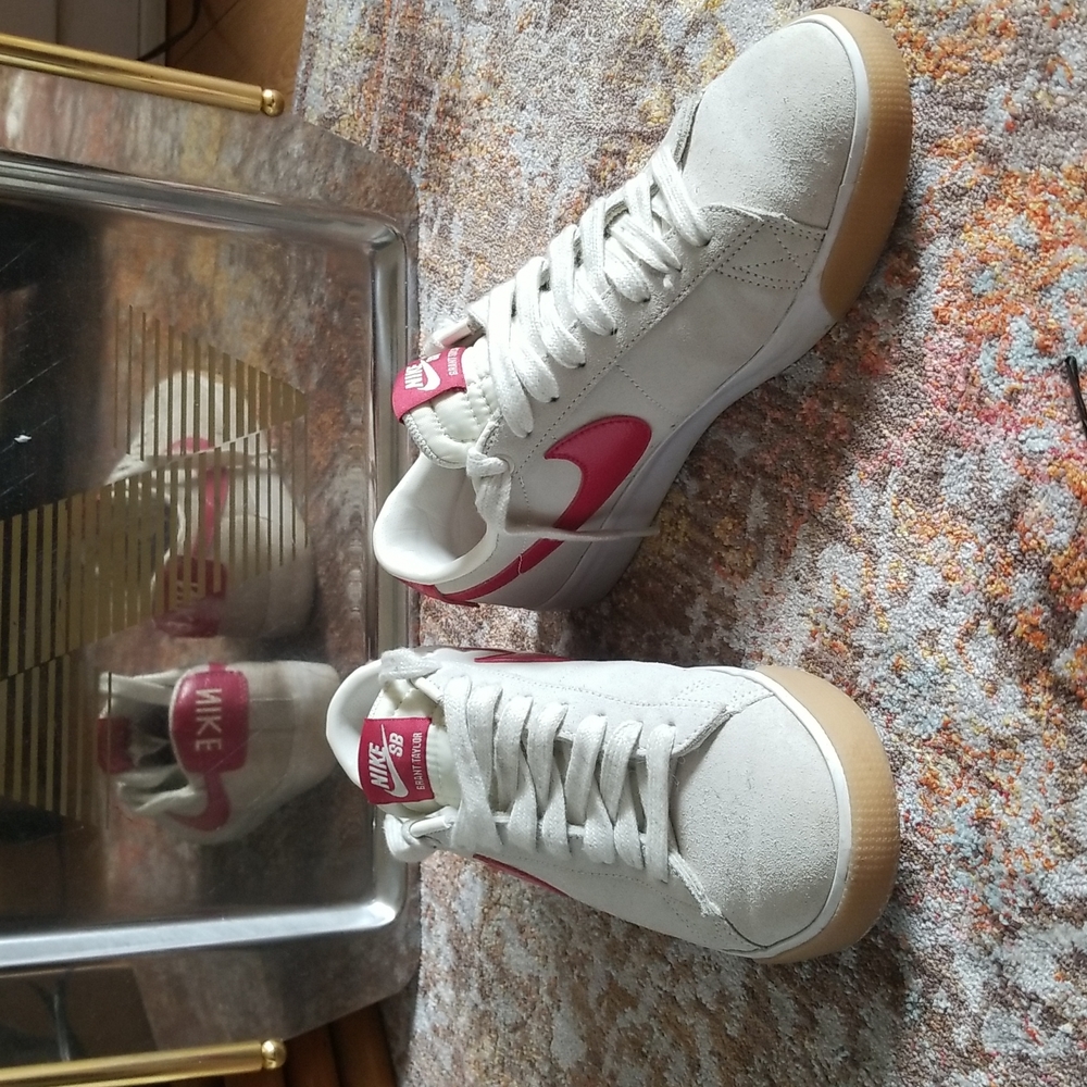 Shoes - Picture 7 of 8